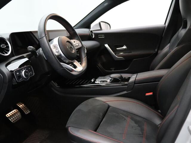 Mercedes-Benz A-KLASSE 180 Business Solution AMG Camera | Cruise | Navi | Parkeersens. v+a | Panoramadak