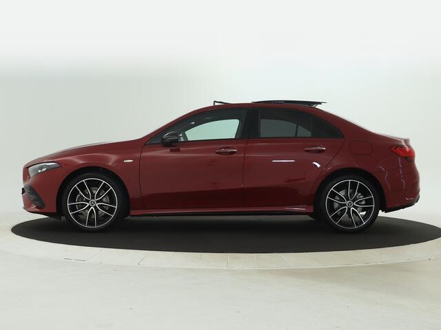 Mercedes-Benz A-KLASSE 250 e Business Solution AMG | Nightpakket | AMG Line Plus pakket | Parkeerpakket met 360°-camera | KEYLESS GO-comfortpakket | Verwarmde stoelen vooraan | Extra USB-poorten | Dodehoekassistent | Head-up display |