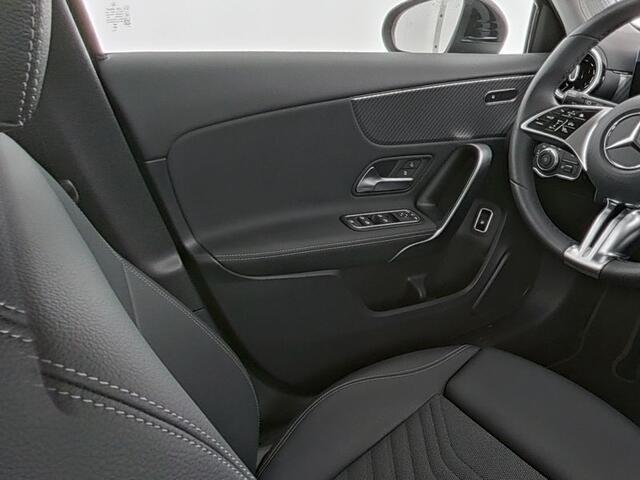 Mercedes-Benz A-KLASSE 250 e Face Lift Plug-In Hybride | Trekhaak | 11 kW Laden | Stuur en Stoelverwarming | Parkeerpakket met Camera | Inclusief 24 maanden Mercedes-Benz Certified garantie voor Europa.