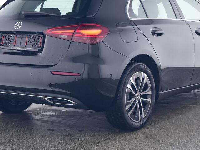 Mercedes-Benz A-KLASSE 250 e Face Lift Plug-In Hybride | Trekhaak | 11 kW Laden | Stuur en Stoelverwarming | Parkeerpakket met Camera | Inclusief 24 maanden Mercedes-Benz Certified garantie voor Europa.