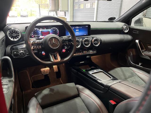 Mercedes-Benz A-KLASSE AMG 35 4MATIC | ACC | Stoelverwarming | Camera | 18 Inch AMG | 13dkm!