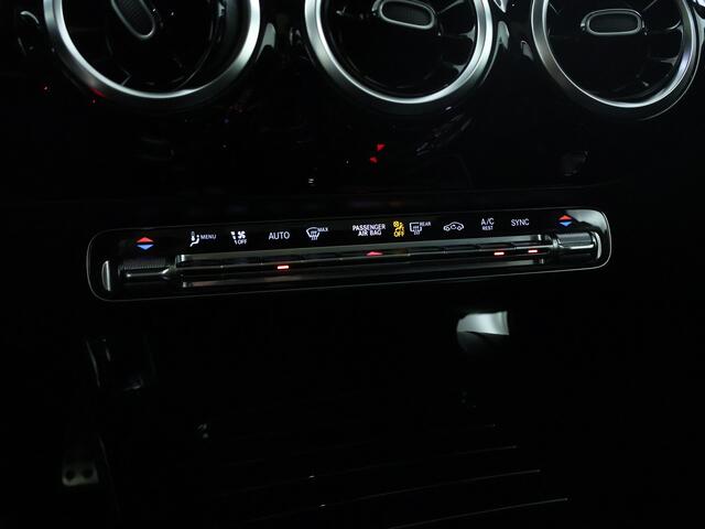 Mercedes-Benz A-KLASSE 180 Business Solution AMG Lichtmetalen velgen | AMG Line | Night Pakket | Panorama Schuif-Kanteldak | Parking support camera achter | navigatie | Inclusief 24 maanden MB Certified garantie voor Europa.