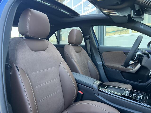 Mercedes-Benz A-KLASSE Limousine 180 Star Edition AMG LIMITED | Bruin Interieur | Night Pakket | Panoramadak | MULTIBEAM LED Koplampen | Apple CarPlay | Android Auto | Sierdelen Lindehout Zwart | Sfeerverlichting | Stoelverwarming | Achteruitrijcamera