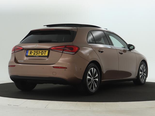 Mercedes-Benz A-KLASSE 200 Business Line | Panorama Schuif/Kanteldak | Parkeersensoren + camera achter | Comfortstoelen Lederlook i.c.m Stoelverwarming | DAB + Apple Car Play | Inclusief 24 maanden MB Certified garantie voor Europa.