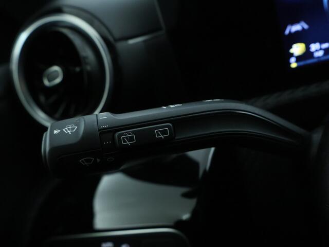 Mercedes-Benz A-KLASSE 200 Business Line | Panorama Schuif/Kanteldak | Parkeersensoren + camera achter | Comfortstoelen Lederlook i.c.m Stoelverwarming | DAB + Apple Car Play | Inclusief 24 maanden MB Certified garantie voor Europa.