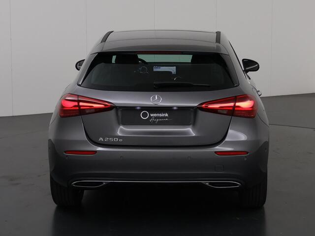Mercedes-Benz A-KLASSE 250 e Star Edition Luxury Line >>> Diefstalschade Wensink Emmen <<< | Multibeam LED | Trekhaak | Draadloos laden voor Smartphone