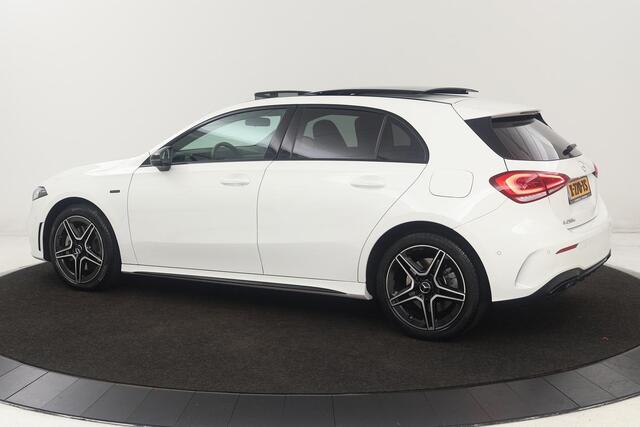 Mercedes-Benz A-KLASSE 250 e Premium Plus | AMG | Pano.Dak | LED | Navigatie | Camera