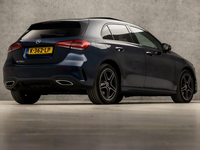 Mercedes-Benz A-KLASSE 250 e AMG Sport 218Pk Automaat (SCHUIFDAK, APPLE CARPLAY, SFEERVERLICHTING, MEMORY SEATS, CAMERA, BURMESTER, LEDER/ALCANTARA, ADAPTIVE CRUISE, GETINT GLAS, NIEUWSTAT)