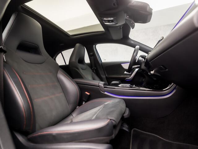 Mercedes-Benz A-KLASSE 250 e AMG Sport 218Pk Automaat (SCHUIFDAK, APPLE CARPLAY, SFEERVERLICHTING, MEMORY SEATS, CAMERA, BURMESTER, LEDER/ALCANTARA, ADAPTIVE CRUISE, GETINT GLAS, NIEUWSTAT)