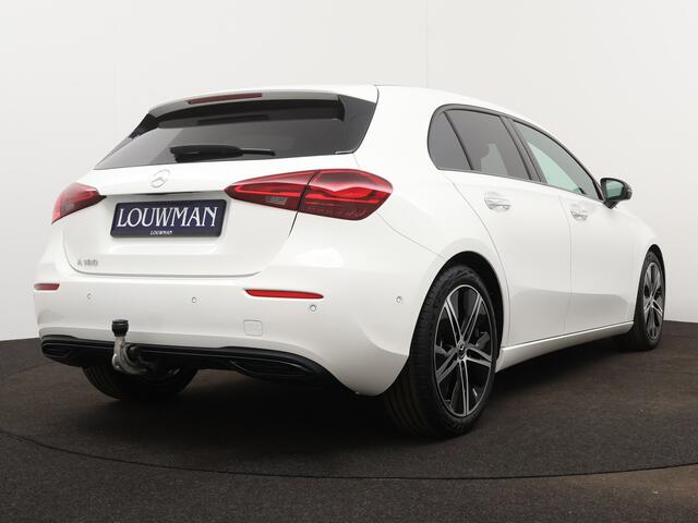 Mercedes-Benz A-KLASSE 180 Luxury Line LIMITED Edition | Trekhaak | Nightpakket | Dodehoekassistent | Parkeerpakket met achteruitrijcamera | Extra USB-poorten | KEYLESS GO | Sfeerverlichting | High-performance led-koplampen |
