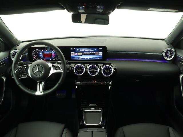 Mercedes-Benz A-KLASSE 180 Luxury Line LIMITED Edition | Trekhaak | Nightpakket | Dodehoekassistent | Parkeerpakket met achteruitrijcamera | Extra USB-poorten | KEYLESS GO | Sfeerverlichting | High-performance led-koplampen |