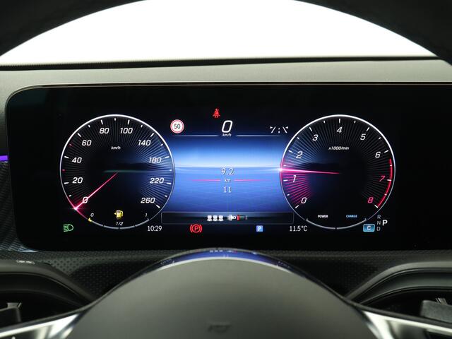 Mercedes-Benz A-KLASSE 180 Luxury Line LIMITED Edition | Trekhaak | Nightpakket | Dodehoekassistent | Parkeerpakket met achteruitrijcamera | Extra USB-poorten | KEYLESS GO | Sfeerverlichting | High-performance led-koplampen |