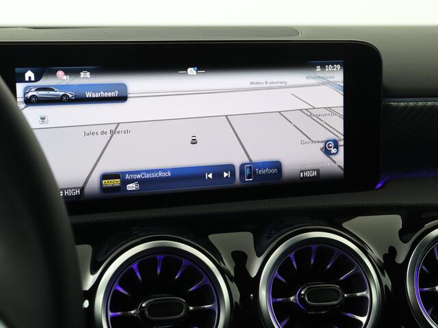 Mercedes-Benz A-KLASSE 180 Luxury Line LIMITED Edition | Trekhaak | Nightpakket | Dodehoekassistent | Parkeerpakket met achteruitrijcamera | Extra USB-poorten | KEYLESS GO | Sfeerverlichting | High-performance led-koplampen |