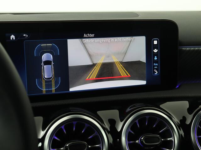 Mercedes-Benz A-KLASSE 180 Luxury Line LIMITED Edition | Trekhaak | Nightpakket | Dodehoekassistent | Parkeerpakket met achteruitrijcamera | Extra USB-poorten | KEYLESS GO | Sfeerverlichting | High-performance led-koplampen |