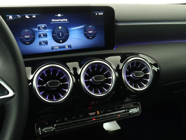 Mercedes-Benz A-KLASSE 180 Luxury Line LIMITED Edition | Trekhaak | Nightpakket | Dodehoekassistent | Parkeerpakket met achteruitrijcamera | Extra USB-poorten | KEYLESS GO | Sfeerverlichting | High-performance led-koplampen |