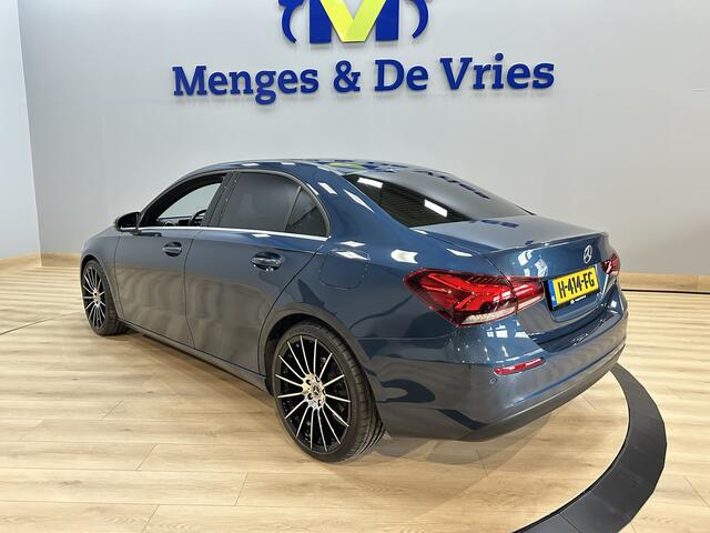 Mercedes-Benz A-KLASSE 180 d Business Solution Airco ECC | LED | Widescreen | Camera | 19' Velgen | Cruise Control | Apple Carplay | Stoelverwarming | Isofix | NAP |
