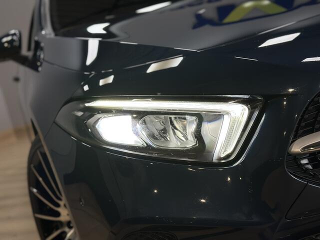 Mercedes-Benz A-KLASSE 180 d Business Solution Airco ECC | LED | Widescreen | Camera | 19' Velgen | Cruise Control | Apple Carplay | Stoelverwarming | Isofix | NAP |