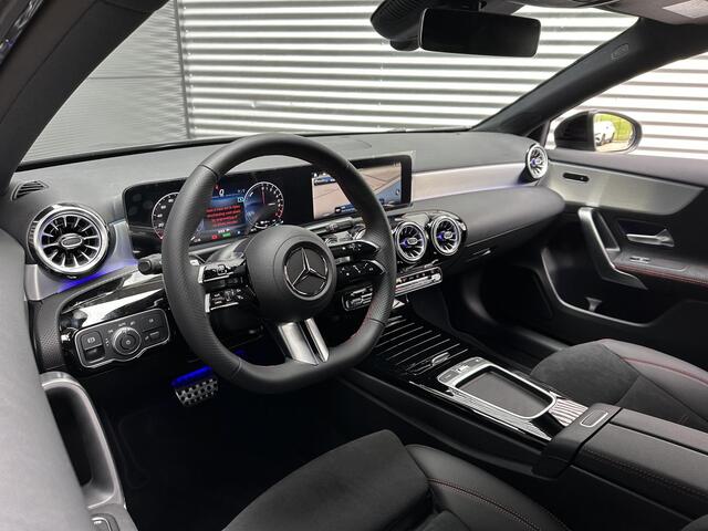 Mercedes-Benz A-KLASSE 250 e AMG Line | Night Pakket | Apple CarPlay | Android Auto | Sierdelen Aluminium | Sfeerverlichting | Stoelverwarming | Achteruitrijcamera | Parkeersensoren | Elektrisch Inklapbare Buitenspiegels