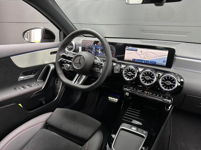 Mercedes-Benz A-KLASSE 250 e AMG Line | Night Pakket | Apple CarPlay | Android Auto | Sierdelen Aluminium | Sfeerverlichting | Stoelverwarming | Achteruitrijcamera | Parkeersensoren | Elektrisch Inklapbare Buitenspiegels