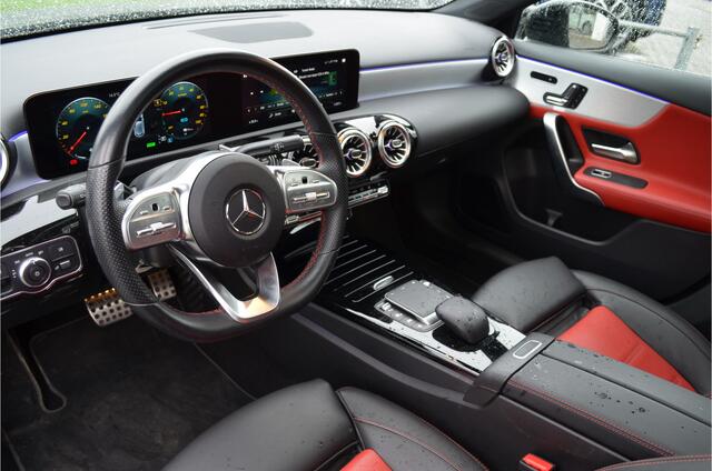 Mercedes-Benz A-KLASSE 250 e AMG Pano | Multibeam LED | Sfeerverlichting | 2x memory stoel | Keyless | Adaptive cruise + stuurassist | Carplay | Metallic zwart