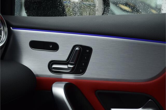 Mercedes-Benz A-KLASSE 250 e AMG Pano | Multibeam LED | Sfeerverlichting | 2x memory stoel | Keyless | Adaptive cruise + stuurassist | Carplay | Metallic zwart