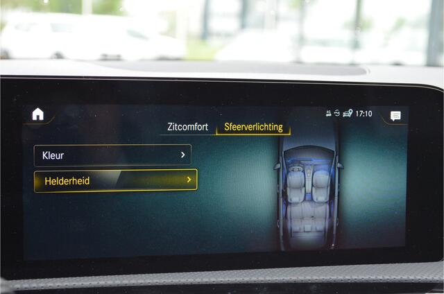 Mercedes-Benz A-KLASSE 250 e AMG Pano | Multibeam LED | Sfeerverlichting | 2x memory stoel | Keyless | Adaptive cruise + stuurassist | Carplay | Metallic zwart