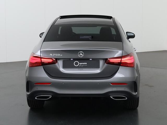 Mercedes-Benz A-KLASSE 250 e Business Solution AMG | Night pakket | 360* Camera | Dode hoek | Panoramdak