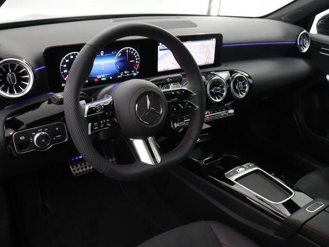 Mercedes-Benz A-KLASSE 250 e Business Solution AMG | Night pakket | 360* Camera | Dode hoek | Panoramdak
