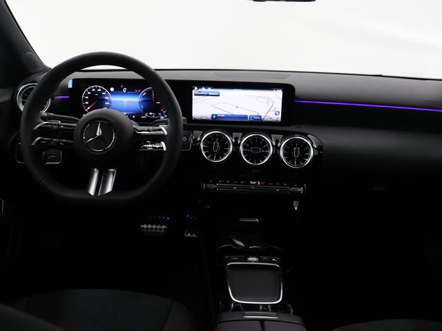 Mercedes-Benz A-KLASSE 250 e Business Solution AMG | Night pakket | 360* Camera | Dode hoek | Panoramdak