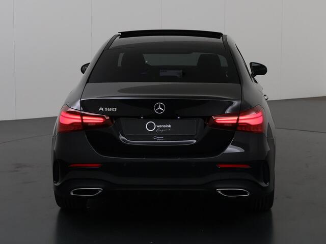 Mercedes-Benz A-KLASSE 250 e Limousine AMG Line | Nightpakket | 19-Inch | Panoramadak | Sfeerverlichting | Memory | Keyless