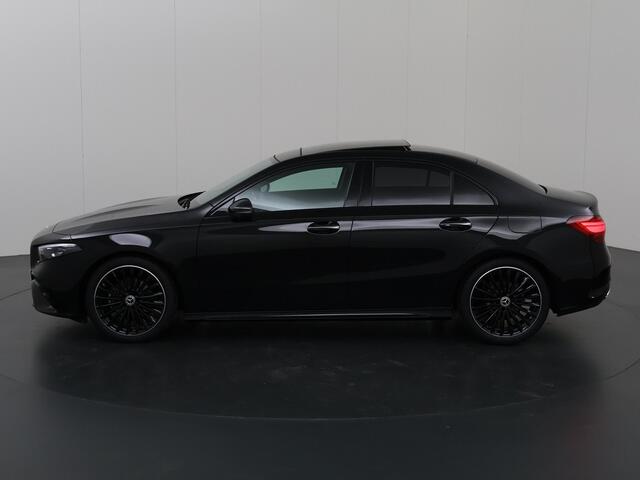 Mercedes-Benz A-KLASSE 250 e Limousine AMG Line | Nightpakket | 19-Inch | Panoramadak | Sfeerverlichting | Memory | Keyless