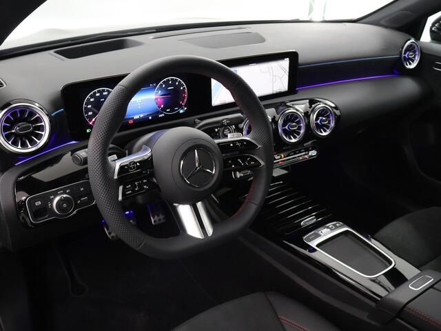 Mercedes-Benz A-KLASSE 250 e Limousine AMG Line | Nightpakket | 19-Inch | Panoramadak | Sfeerverlichting | Memory | Keyless