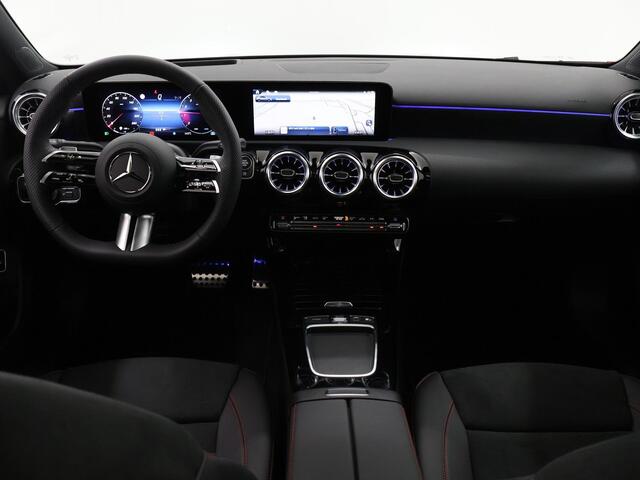Mercedes-Benz A-KLASSE 250 e Limousine AMG Line | Nightpakket | 19-Inch | Panoramadak | Sfeerverlichting | Memory | Keyless