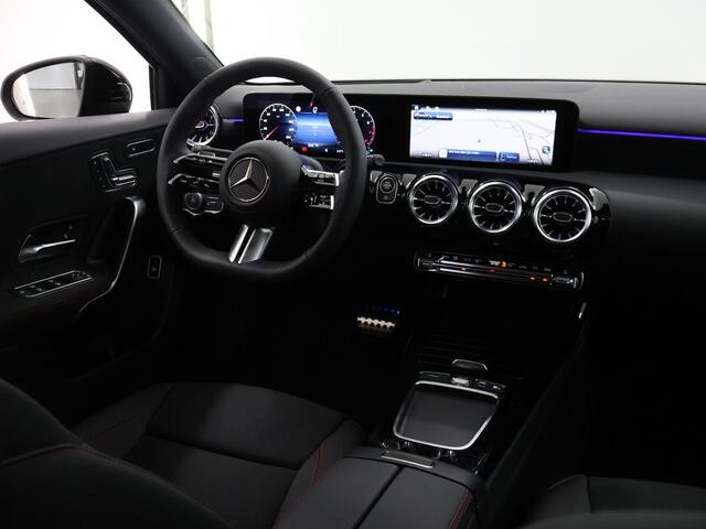 Mercedes-Benz A-KLASSE 250 e Limousine AMG Line | Nightpakket | 19-Inch | Panoramadak | Sfeerverlichting | Memory | Keyless