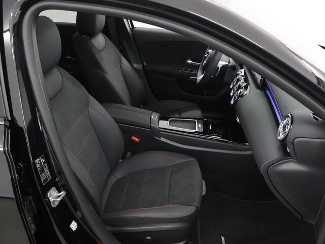 Mercedes-Benz A-KLASSE 250 e Limousine AMG Line | Nightpakket | 19-Inch | Panoramadak | Sfeerverlichting | Memory | Keyless