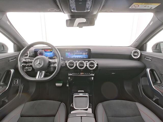 Mercedes-Benz A-KLASSE 250 e Sedan AMG Face Lift Plug-In Hybride | AMG Line Advanced Plus | Night Pakket | 19 Inch AMG Velgen | Multi Beam Koplampen | 11 kW Laden | Inclusief 24 maanden MB Certified garantie voor Europa.