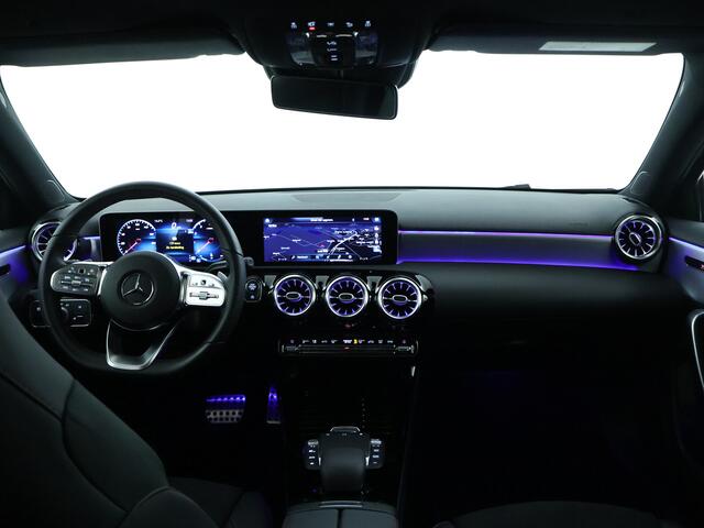 Mercedes-Benz A-KLASSE 180 Business Solution AMG | Panoramadak | Sfeerverlichting | Lage km! | Inclusief 24 maanden MB Certified garantie voor Europa.