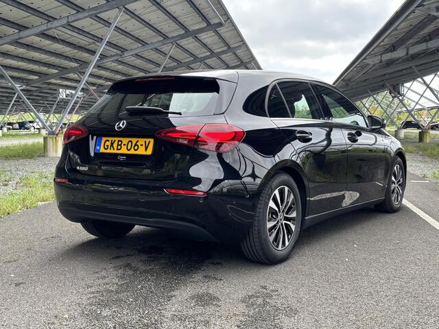 Mercedes-Benz A-KLASSE 180 Star Edition | LED verlichting | Zitcomfort pakket | Parkeercamera | Widescreen | Stoelverwarming |
