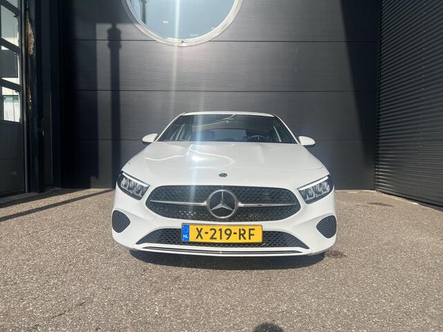 Mercedes-Benz A-KLASSE 180 Business Line | Volledig Digitaal Display | LED Koplampen | Stoelverwarming | Achteruitrijcamera | Parkeersensoren | Elektrisch Inklapbare Buitenspiegels |