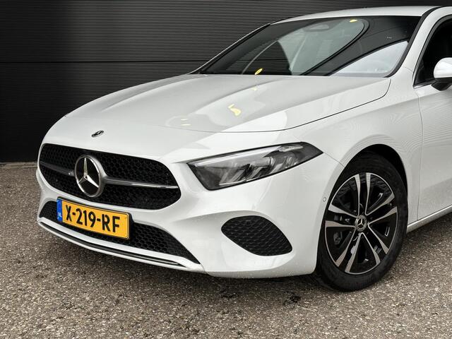 Mercedes-Benz A-KLASSE 180 Business Line | Volledig Digitaal Display | LED Koplampen | Stoelverwarming | Achteruitrijcamera | Parkeersensoren | Elektrisch Inklapbare Buitenspiegels |