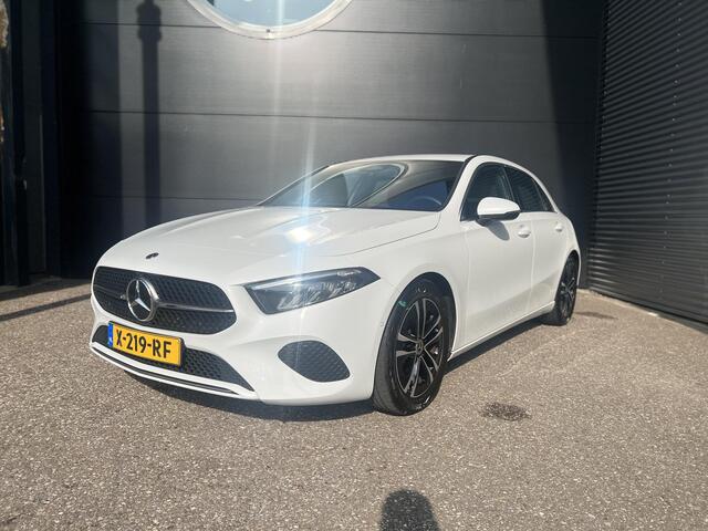 Mercedes-Benz A-KLASSE 180 Business Line | Volledig Digitaal Display | LED Koplampen | Stoelverwarming | Achteruitrijcamera | Parkeersensoren | Elektrisch Inklapbare Buitenspiegels |