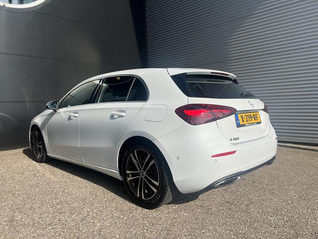 Mercedes-Benz A-KLASSE 180 Business Line | Volledig Digitaal Display | LED Koplampen | Stoelverwarming | Achteruitrijcamera | Parkeersensoren | Elektrisch Inklapbare Buitenspiegels |