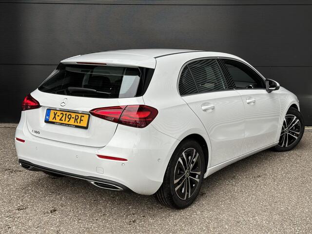 Mercedes-Benz A-KLASSE 180 Business Line | Volledig Digitaal Display | LED Koplampen | Stoelverwarming | Achteruitrijcamera | Parkeersensoren | Elektrisch Inklapbare Buitenspiegels |