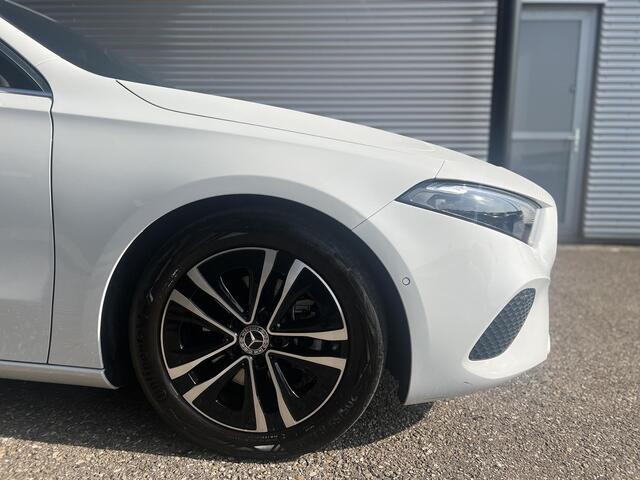Mercedes-Benz A-KLASSE 180 Business Line | Volledig Digitaal Display | LED Koplampen | Stoelverwarming | Achteruitrijcamera | Parkeersensoren | Elektrisch Inklapbare Buitenspiegels |
