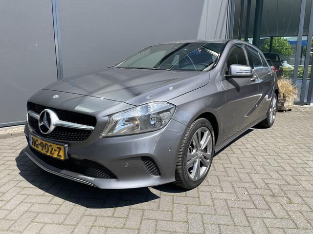 Mercedes-Benz A-KLASSE 180 d Ambition Start/stop systeem - Cruise control - Parkeersensoren voor en achter - Multifunctioneel stuurwiel - Airco - Navigatie - CD Bluetooth - warmte werend glas - stoelverwarming - Sportstoelen