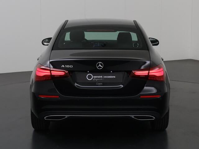 Mercedes-Benz A-KLASSE 180 Star Edition Limousine | Apple Carplay/Android Auto | Achteruitrijcamera | Stoelverwarming | High-Performance Led | Parkeerpakket | Thermatic airco |