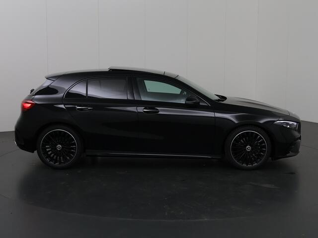 Mercedes-Benz A-KLASSE 180 Star Edition AMG Line | Sfeerverlichting | Multibeam | Night Pakket | Parktronic | Panoramadak | Stoelverwarming |
