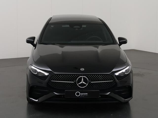 Mercedes-Benz A-KLASSE Limousine 180 Star Edition AMG NIGHT | Panoramadak | Sfeerverlichting | Achteruitrijcamera | Apple Carplay | MultiBeam LED |