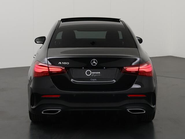 Mercedes-Benz A-KLASSE Limousine 180 Star Edition AMG NIGHT | Panoramadak | Sfeerverlichting | Achteruitrijcamera | Apple Carplay | MultiBeam LED |