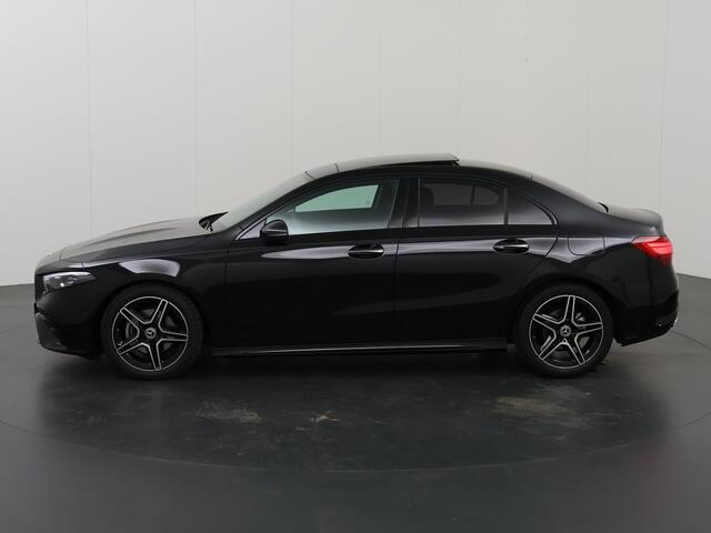 Mercedes-Benz A-KLASSE Limousine 180 Star Edition AMG NIGHT | Panoramadak | Sfeerverlichting | Achteruitrijcamera | Apple Carplay | MultiBeam LED |